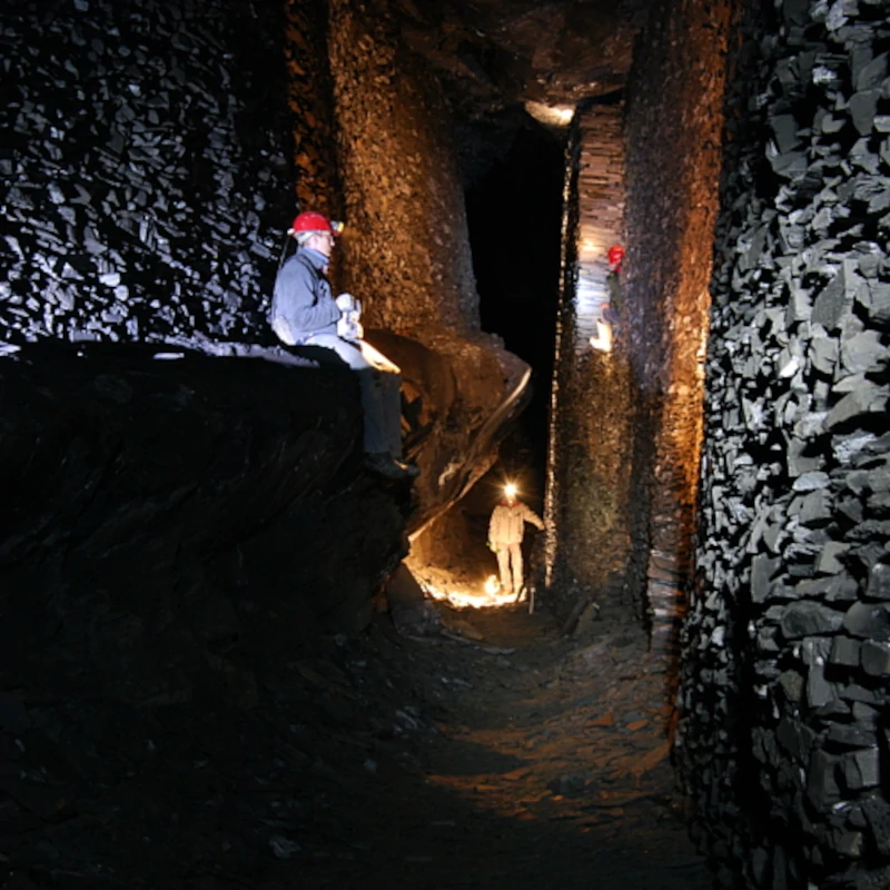 Schieferbau Nuttlar geführte Touren, Meditation, Konzerte und kulinarische Events.